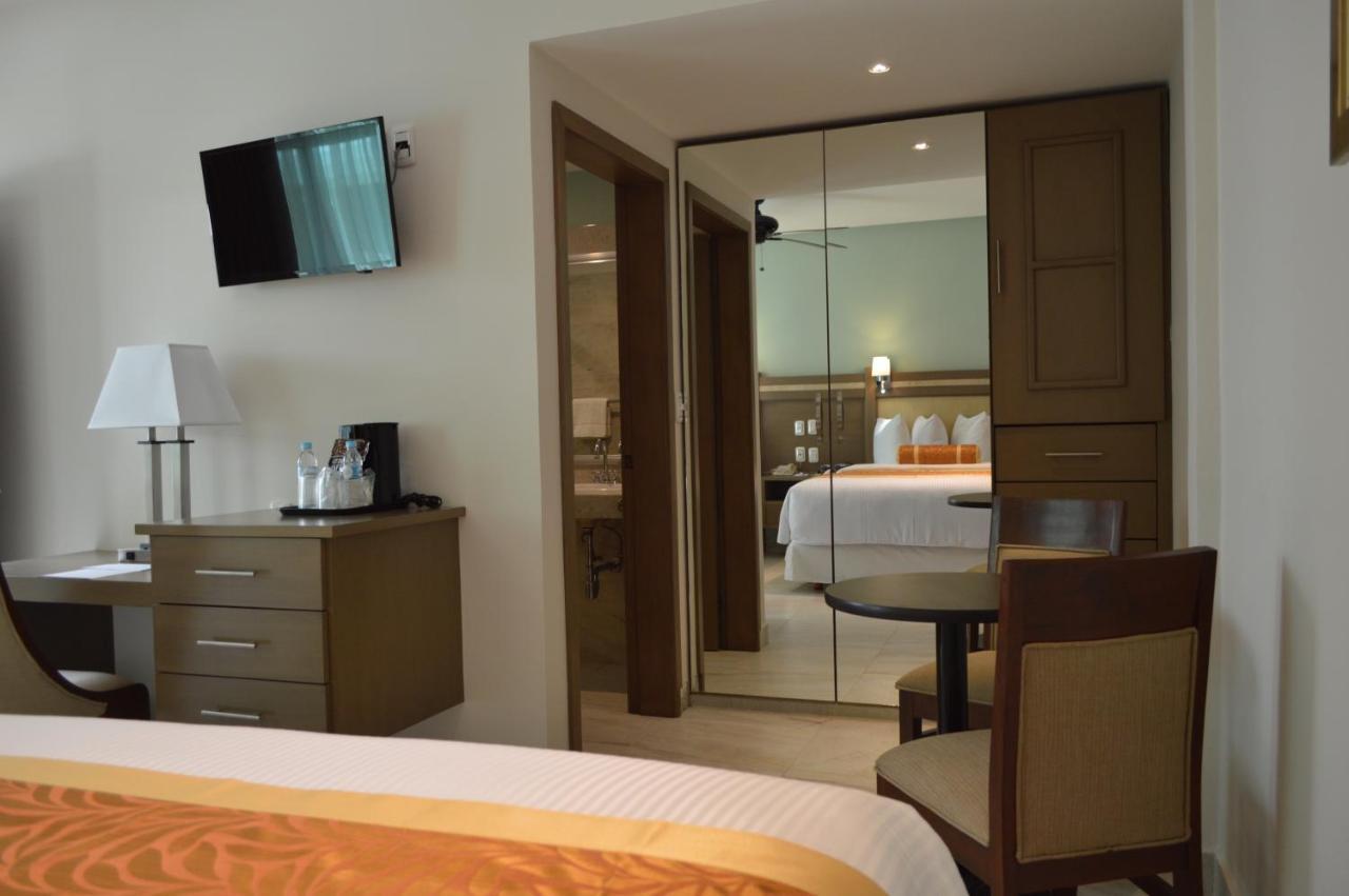 Hotel Villa Magna Poza Rica Экстерьер фото